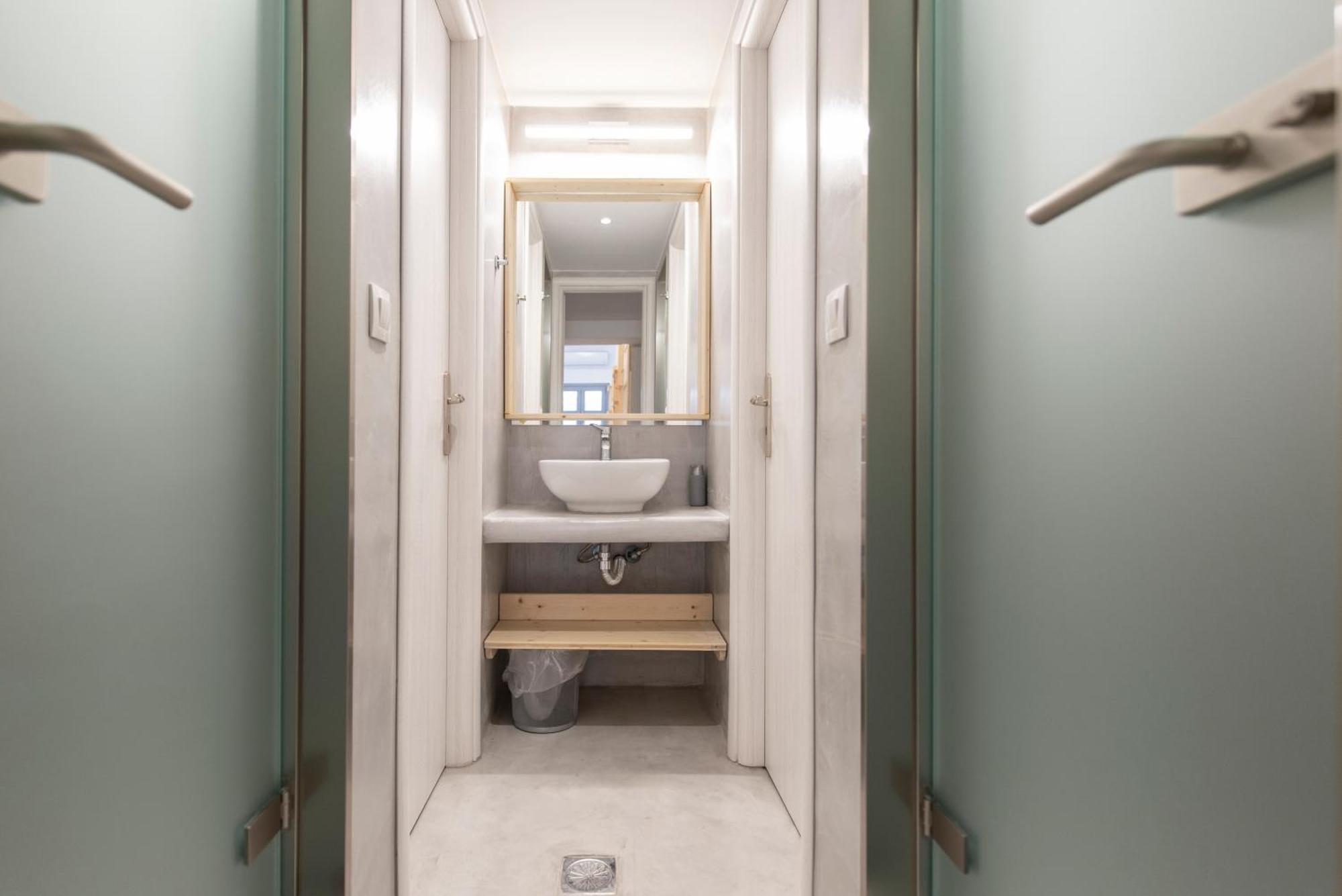 Bedspot Fira (Santorini)